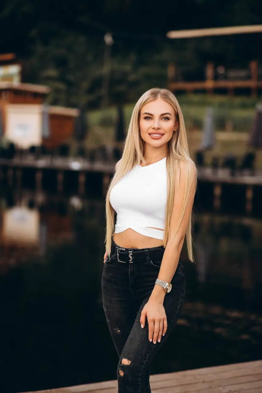 Yulia cherche femme a
