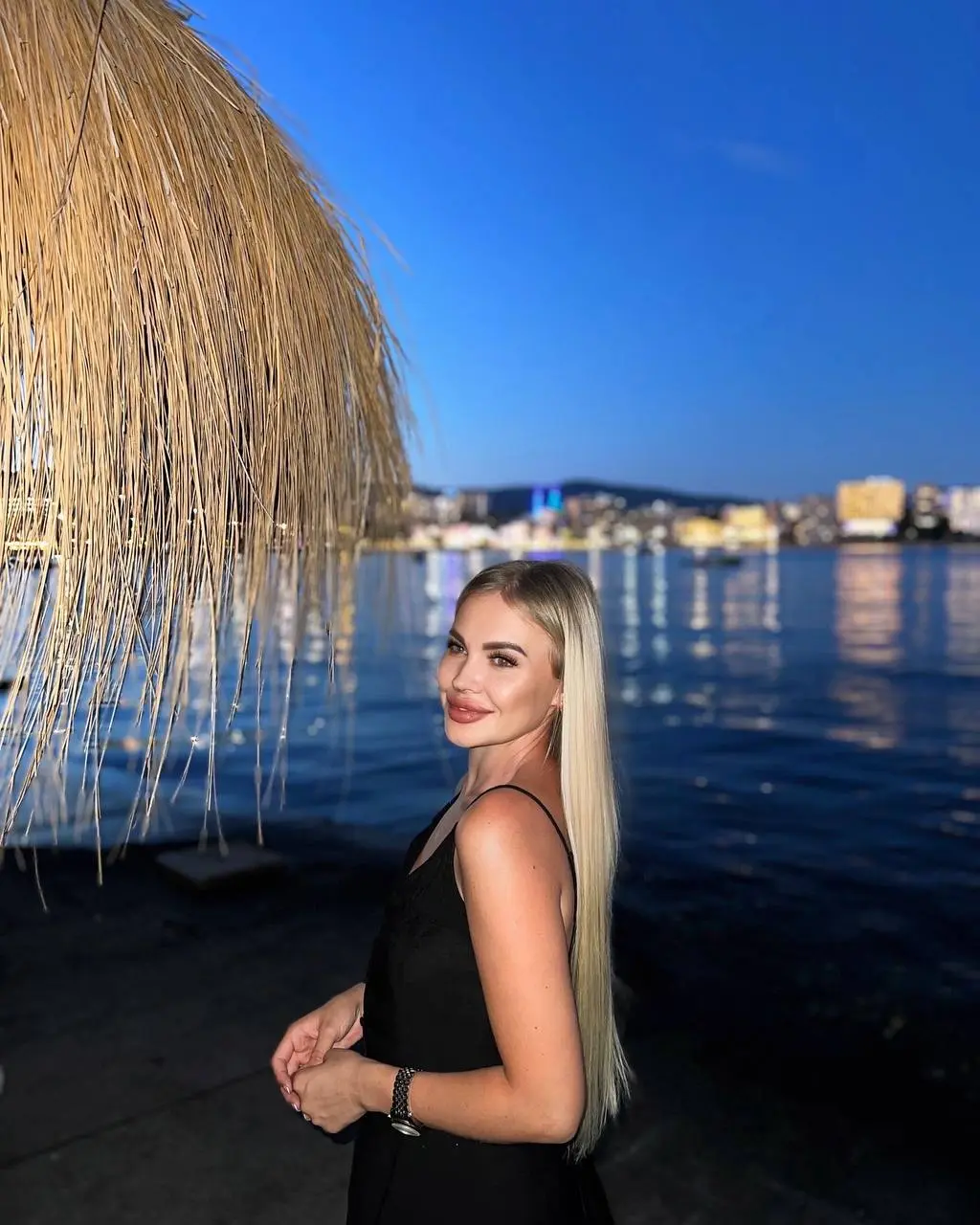 Yulia cherche femme a