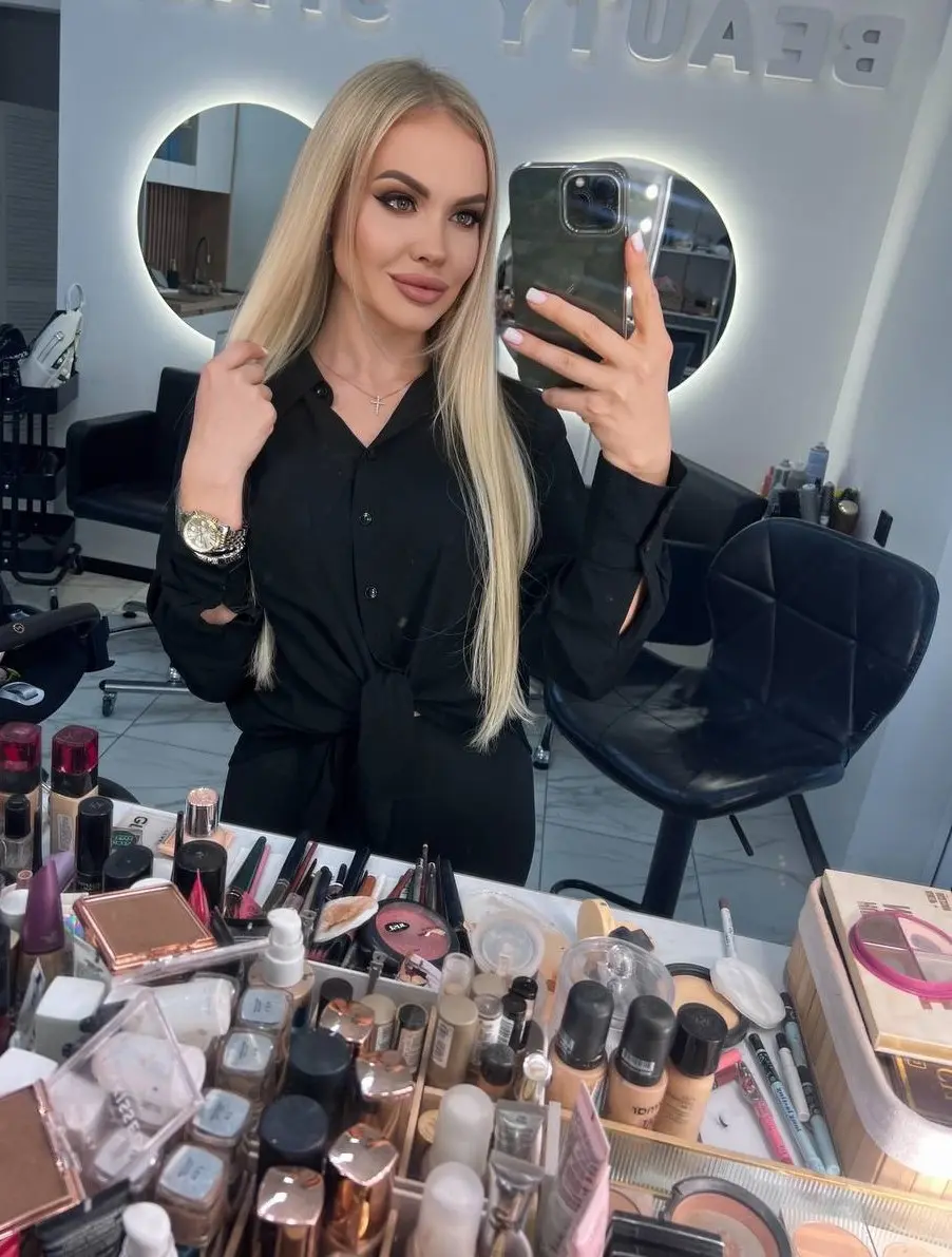 Yulia cherche femme a