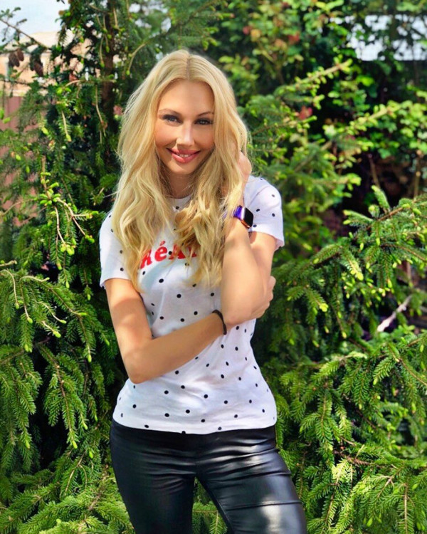 Mary rencontre femme russe facebook