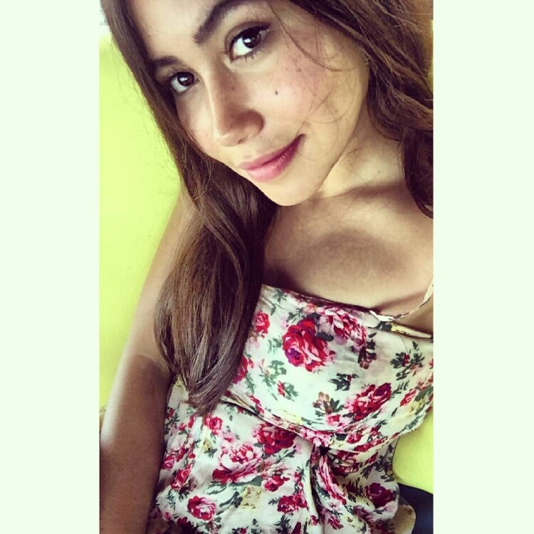 Angelica  rencontre femme russe parlant francais