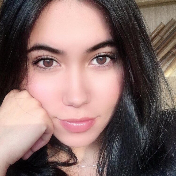 Angelica  rencontre femme russe parlant francais