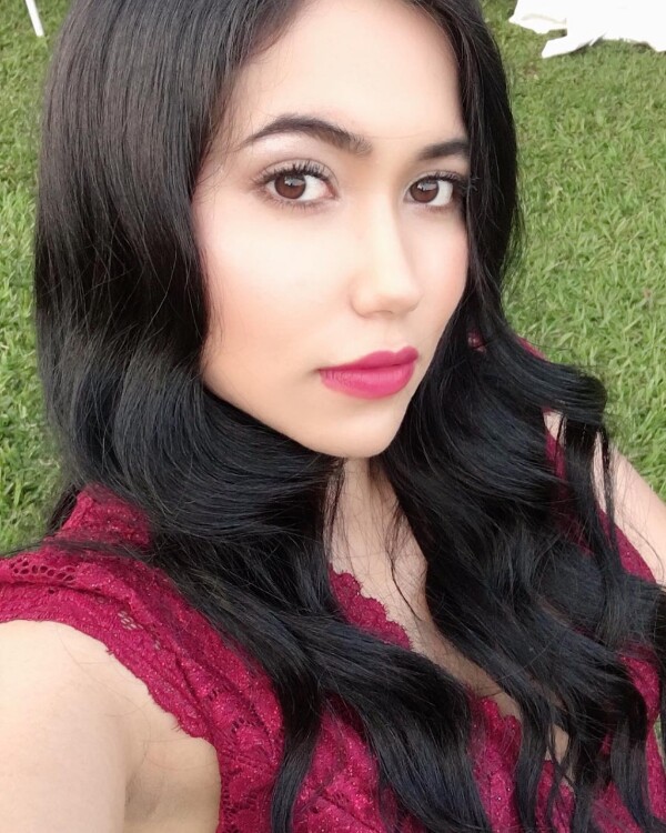 Angelica  rencontre femme russe parlant francais